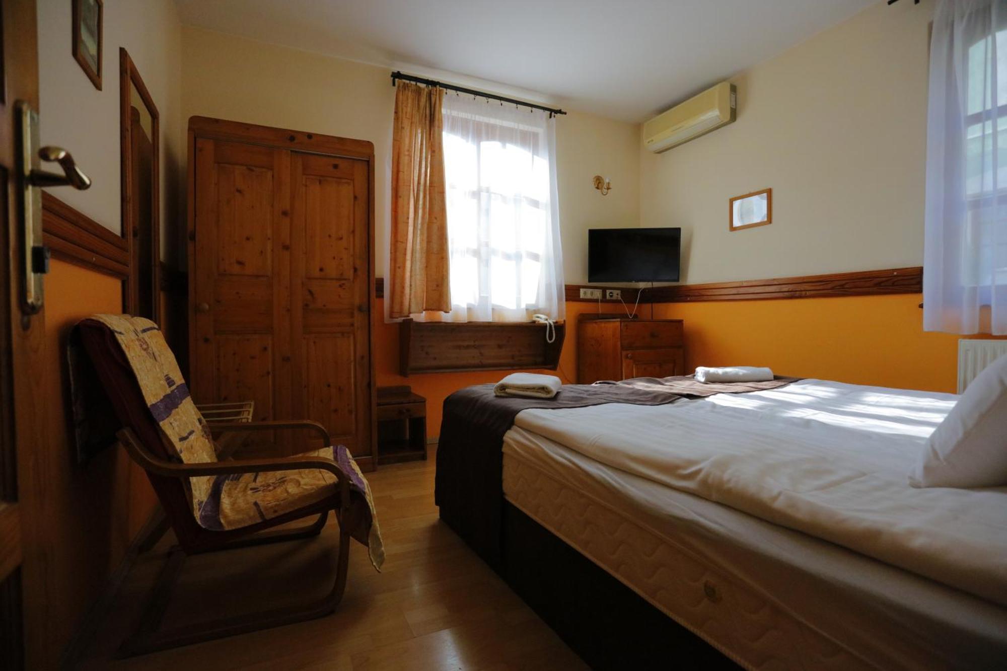 Hotel Szent István Eger Esterno foto