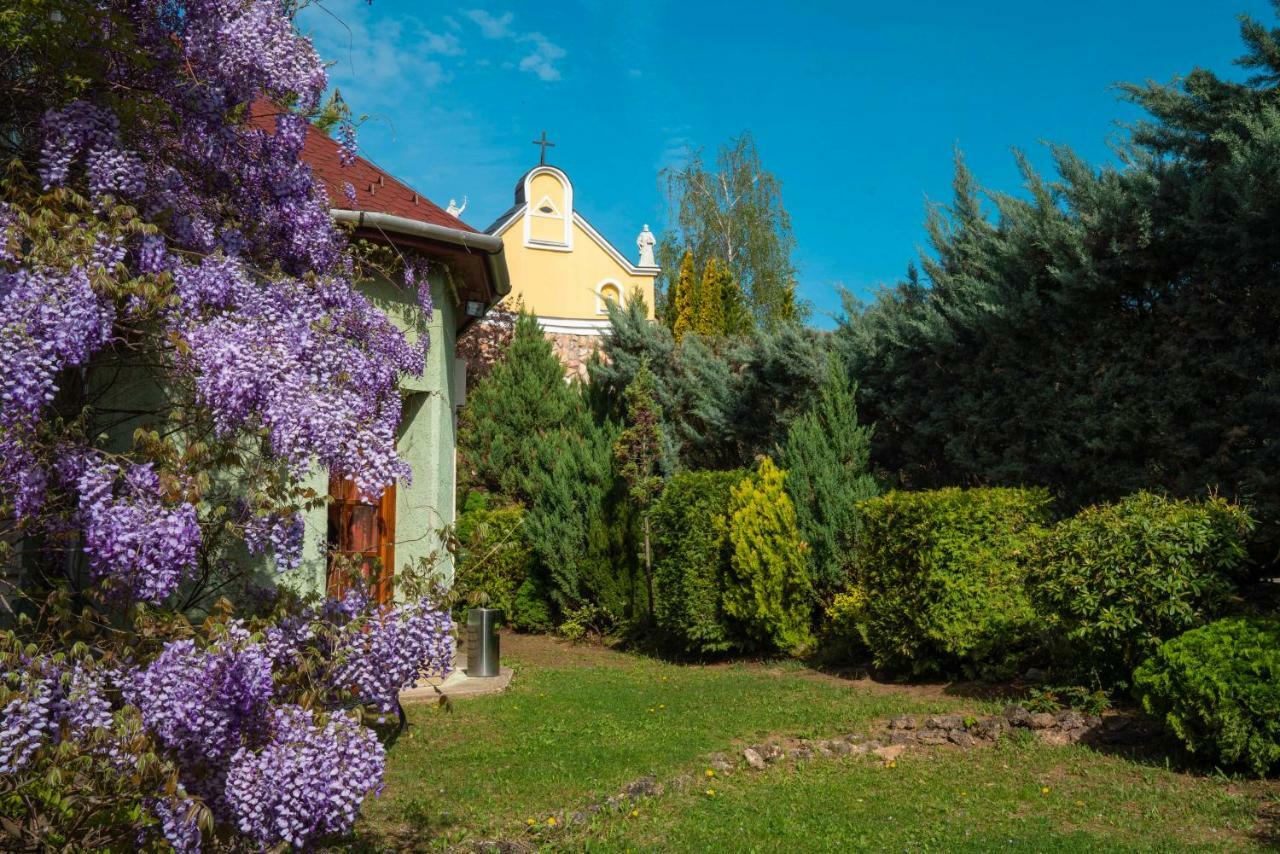 Hotel Szent István Eger Esterno foto