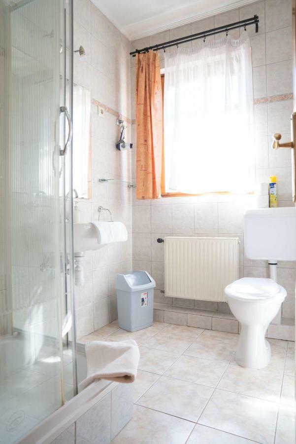 Hotel Szent István Eger Esterno foto